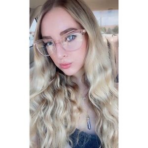 Meet your Posher, Alyx